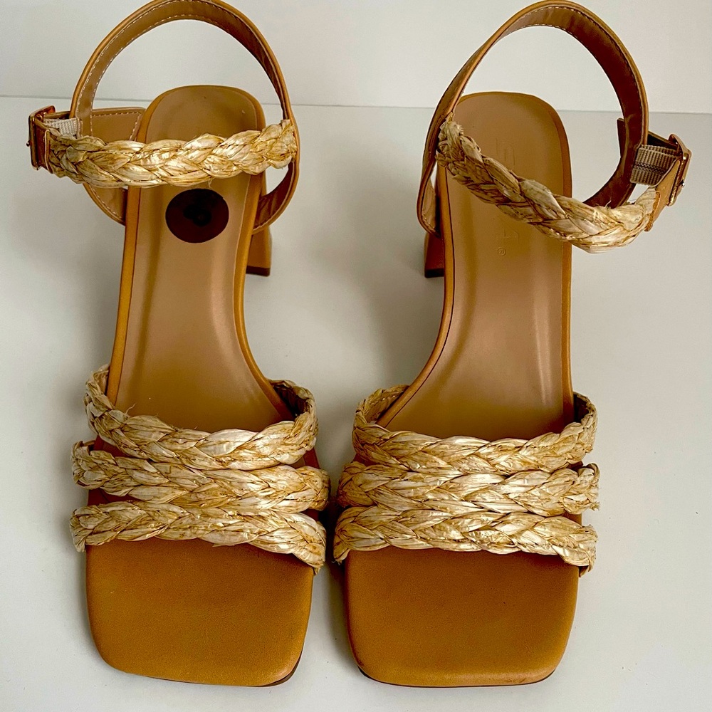 Women’s SODA Sandals.Size8.